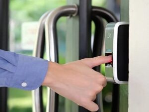 Có nên dùng khóa vân tay